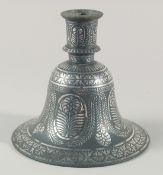 A FINE 18TH/19TH CENTURY INDIAN BIDRI SILVER INLAID HUQQA BASE, 19.5cm diameter.