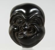 AN UNUSUAL JAPANESE CARVED LACQUERED WOODEN NOH MASK, 4.5cm X 3.5cM