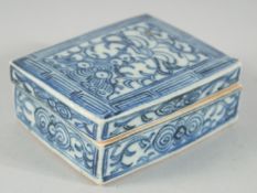 A CHINESE BLUE AND WHITE PORCELAIN RECTANGULAR BOX AND COVER, inscribed to the interior, 10cm x