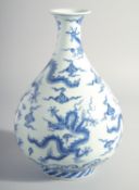 A CHINESE MING STYLE BLUE AND WHITE PORCELAIN YUHUCHUN BOTTLE VASE, painted with dragons and