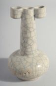 A SMALL CHINESE CRACKLE GLAZE VASE, 13cm high.