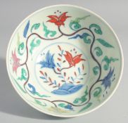 A CHINESE DOUCAI PORCELAIN FLOWER BOWL, six-character mark to base, 18.5cm diameter.