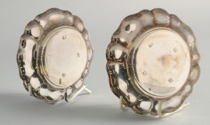 A PAIR OF SILVER DISHES. Birmingham, 1961.