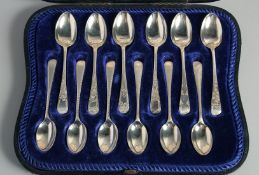 A CASED SET OF TWELVE ENGRAVED TEASPOONS. Sheffield 1902.