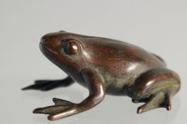 A JAPANESE BRONZE FROG. 1.5ins high.