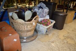 Miscellaneous collectables.