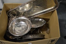 A quantity of plated items.