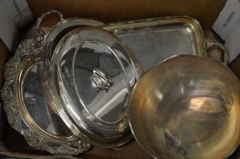 A quantity of plated items.