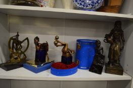 Various decorative items.