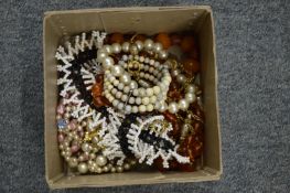 A box of bijouterie.