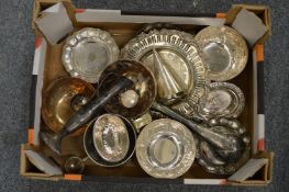 A box of miscellaneous Continental white metal items.