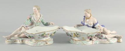 A VERY GOOD PAIR OF MEISSEN PORCELAIN BASKETS with a gallant and young lady holding oval bowls,