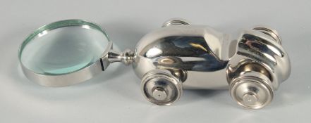 A NOVELTY CHROME CAR MAGNIFYING GLASS.