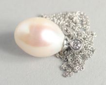A LARGE PEARL AND DIAMOND PENDANT SET IN .750 WHITE GOLD, with .750 suspension chain.