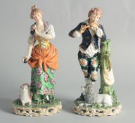 A PAIR OF PORCELAIN FIGURINES.
