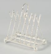 A SILVER PLATED GOLF CLUBS SIX DIVISION TOAST RACK on ball feet. 6ins long.