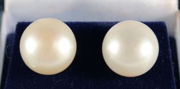A PAIR OF 18CT GOLD AND FRESHWATER BUTTON PEARL EAR STUDS.