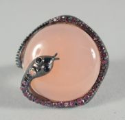 A LARGE DECORATIVE STERLING SILVER AND ROSE QUARTZ RING.