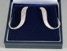 A PAIR OF 18CT GOLD AND DIAMOND SWIRL EARRINGS.