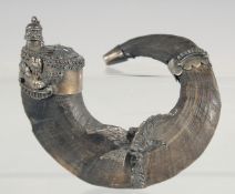 A GOOD 19TH CENTURY HORN, SILVER MOUNTED MULL with oak leaves, a head in relief. 5ins long.