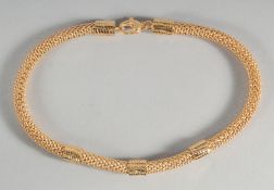 A GOLD PLATED STERLING SILVER NECKLACE.