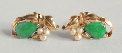 A PAIR OF GOLD, JADE AND PEARL EARRINGS.