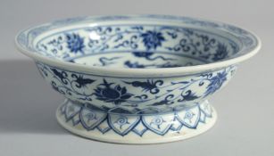 A CHINESE BLUE AND WHITE PORCELAIN DRAGON AND LOTUS BOWL, 21cm diameter.