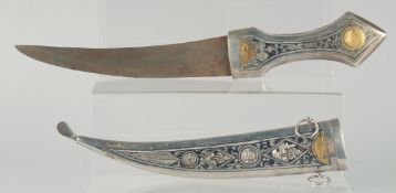 A FINE EARLY 20TH CENTURY IRAQI NIELLO AND GOLD INLAID SILVER DAGGER, 35cm long.