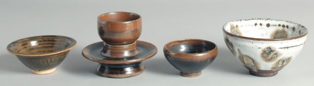 A COLLECTION OF CHINESE STUDIO GLAZED POTTERY ITEMS, comprising two bowls and two cups; one cup with