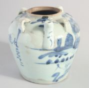 A 19TH CENTURY CHINESE BLUE AND WHITE PORCELAIN WINE EWER, 13cm high.