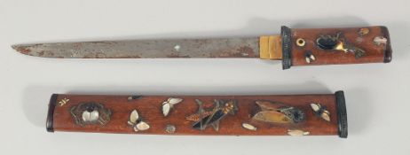 A JAPANESE AIKUCHI DAGGER, with wooden saya, inlaid and onlaid mother of pearl, bone and horn