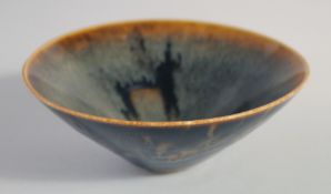 A JIZHOU KILN GLAZED POTTERY BOWL, 16cm diameter.