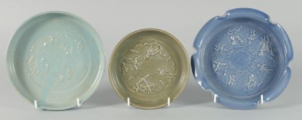 A COLLECTION OF CHINESE GLAZED POTTERY DISHES, comprising two celadon circular dishes and one blue