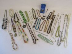 Selection of costume jewellery to include a Scottish brooch