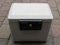 Sentry 1170 file fire safe box with key