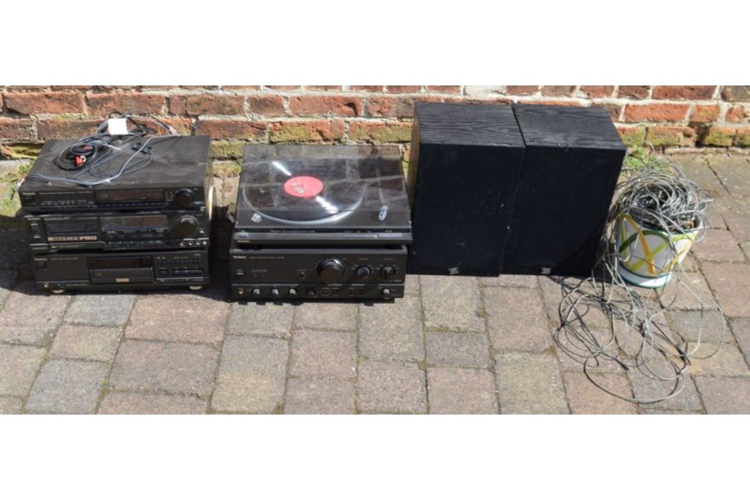 Technics stack HiFi with turn table, amp, synthesizer tuner, CD player, cassette player with a - Image 1 of 3
