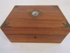 Wooden lined box approx. 26cm x 18.5cm x 11.5cm