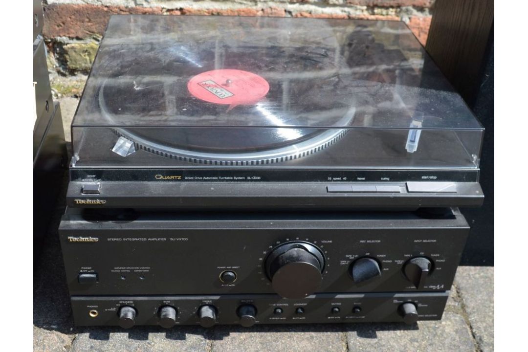Technics stack HiFi with turn table, amp, synthesizer tuner, CD player, cassette player with a - Image 3 of 3