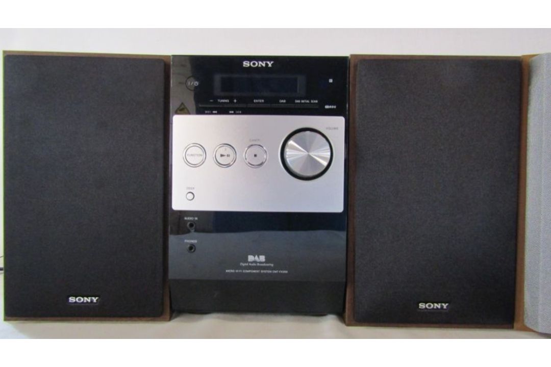 Pair of Sony micro systems HCD-FX250 & HCD-EH20DAB and a Sony cd walkman D-FJ61 - Image 2 of 4