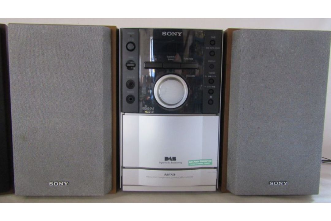 Pair of Sony micro systems HCD-FX250 & HCD-EH20DAB and a Sony cd walkman D-FJ61 - Image 3 of 4