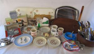 Mixed selection of kitchenalia including chopping boards, wooden fruit bowl, cutlery etc