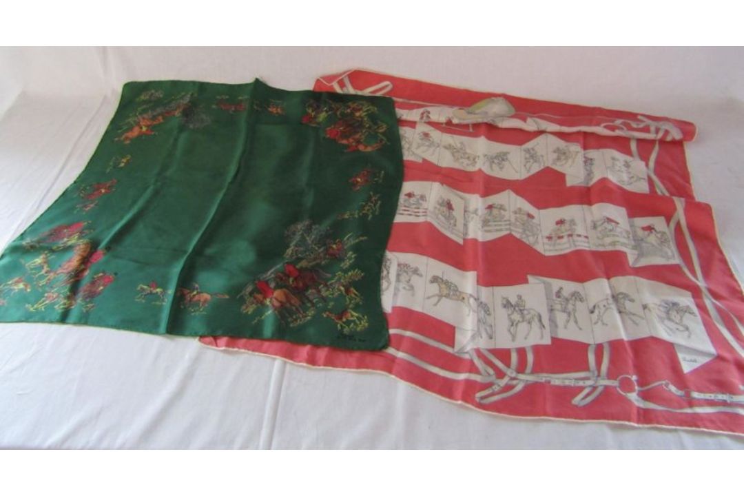 2 x Thirkell scarves with horse design - Image 1 of 5