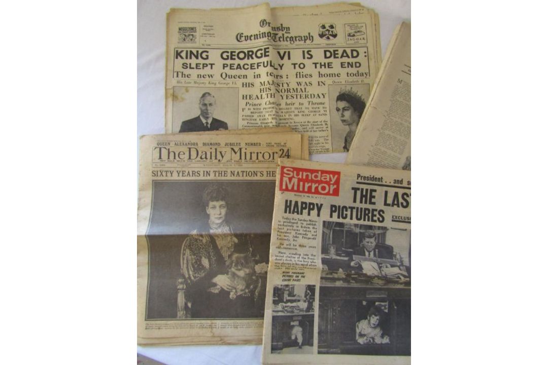 Collection of items relating to Grimsby Palace Theatre including programmes, also signed autographed - Image 5 of 13