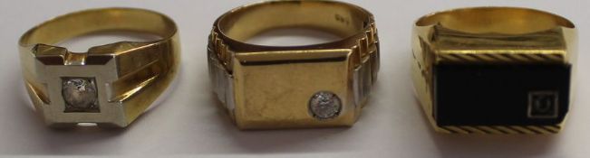 2 gold signet rings marked 585 11.3g and gold signet ring marked 750 9.7g