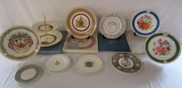 Collectors plates including Wedgwood cake stand, Wedgwood Florentine, Royal Worcester etc