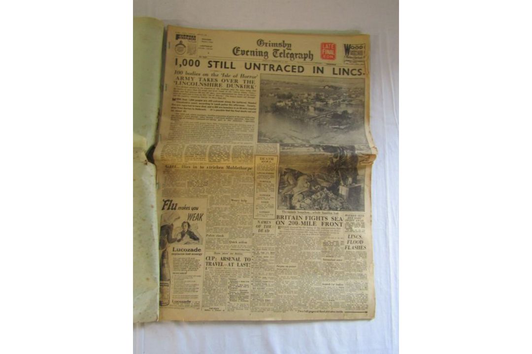 Collection of items relating to Grimsby Palace Theatre including programmes, also signed autographed - Image 7 of 13
