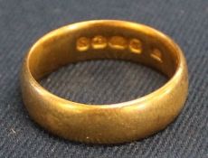 22ct gold wedding band 8g, size P