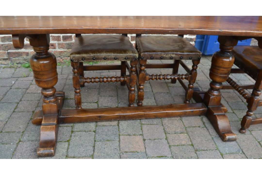 Oak refectory table in the Jacobean style 168cm x 77cm, with 6 Cromwellian style dining chairs in - Image 3 of 3