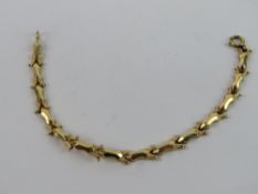An 18ct gold articulated bracelet measuring 18cm in length, stamped 750, 5.9g.