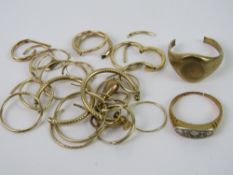 An 18ct gold ring, a/f, 2.2g.